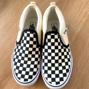 NWOT VANS- Black and white checkered. Size 5